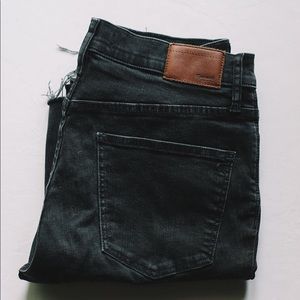 Madewell Mid Rise Skinny Torn Ankle in Black Sea